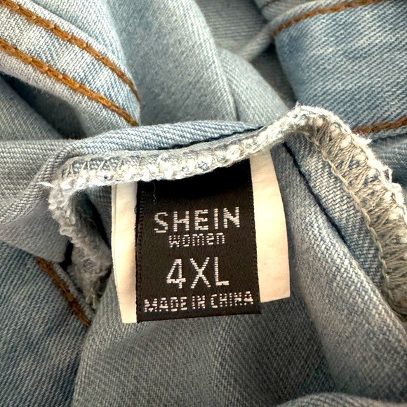Hello Kitty x SHEIN Woman’s Light Wash Blue Denim Graphic Jacket Size 4XL NWT - Picture 7 of 9